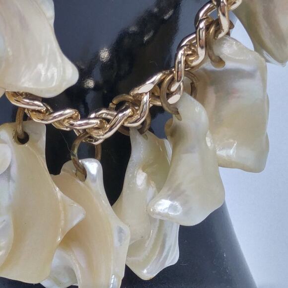 Vintage Mother of Pearl MOP Shell Bracelet, Gold Tone Chain, 8 Inches, 1950s - Picture 11 of 14